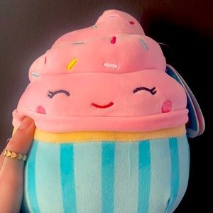 Diedre squishmallow cupcake